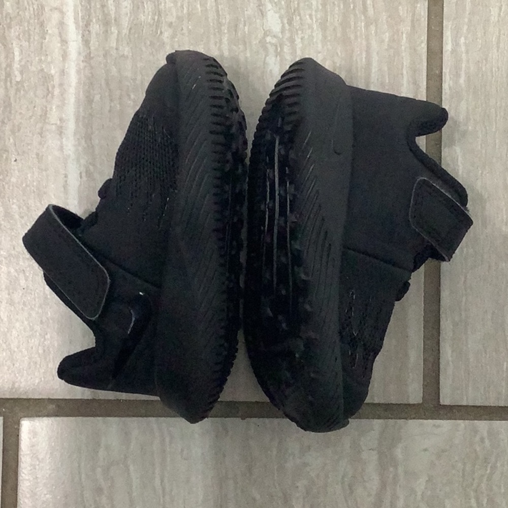 Nike Infant gym shoes, Size 2c